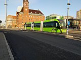 Malm&ouml; er &thorn;r&oacute;u&eth; borg &thorn;ar sem b&aelig;tt hefur veri&eth; vi&eth; borgarl&iacute;nu til a&eth; auka flutningsgetu milli Roseng&aring;rd og V&auml;stra hamnen - Hj&oacute;la&eth; &iacute; Malm&ouml;