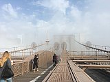 Brooklyn br&uacute;in &iacute; &thorn;okubakka gangandi &ouml;&eth;rum megin, rei&eth;hj&oacute;l n&aelig;r okkur - &Oacute;lafur - Hj&oacute;la&eth; &iacute; New York