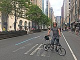 &Oacute;lafur &aacute; b&iacute;llausa deginum &iacute; &aacute;g&uacute;st sl. - &Oacute;lafur - Hj&oacute;la&eth; &iacute; New York