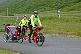 Tv&iacute;hj&oacute;li&eth; me&eth; Andreas og Christinu vi&eth; Lj&oacute;savatni. - Fj&ouml;lskyldufer&eth; &aacute; Nor&eth;urlandi