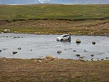 Vitara fastur &iacute; &aacute;nni / a Vitara stuck in the river. - Hj&oacute;la&eth; um Kj&ouml;l